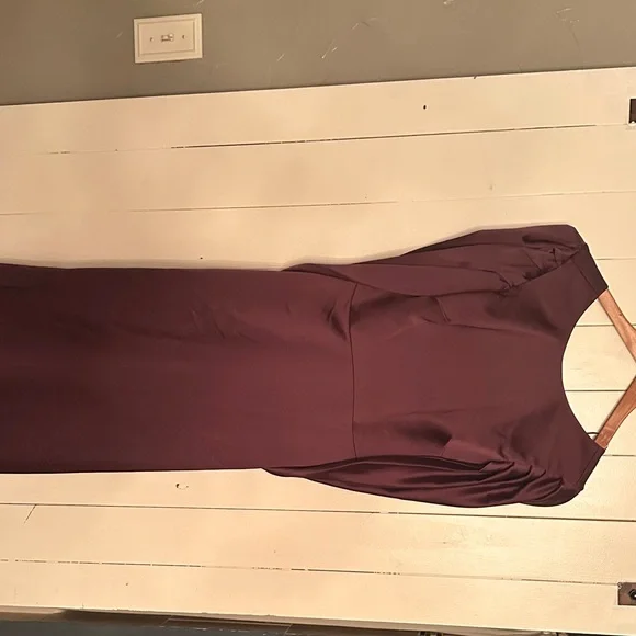 Satin gown - Picture 2 of 6